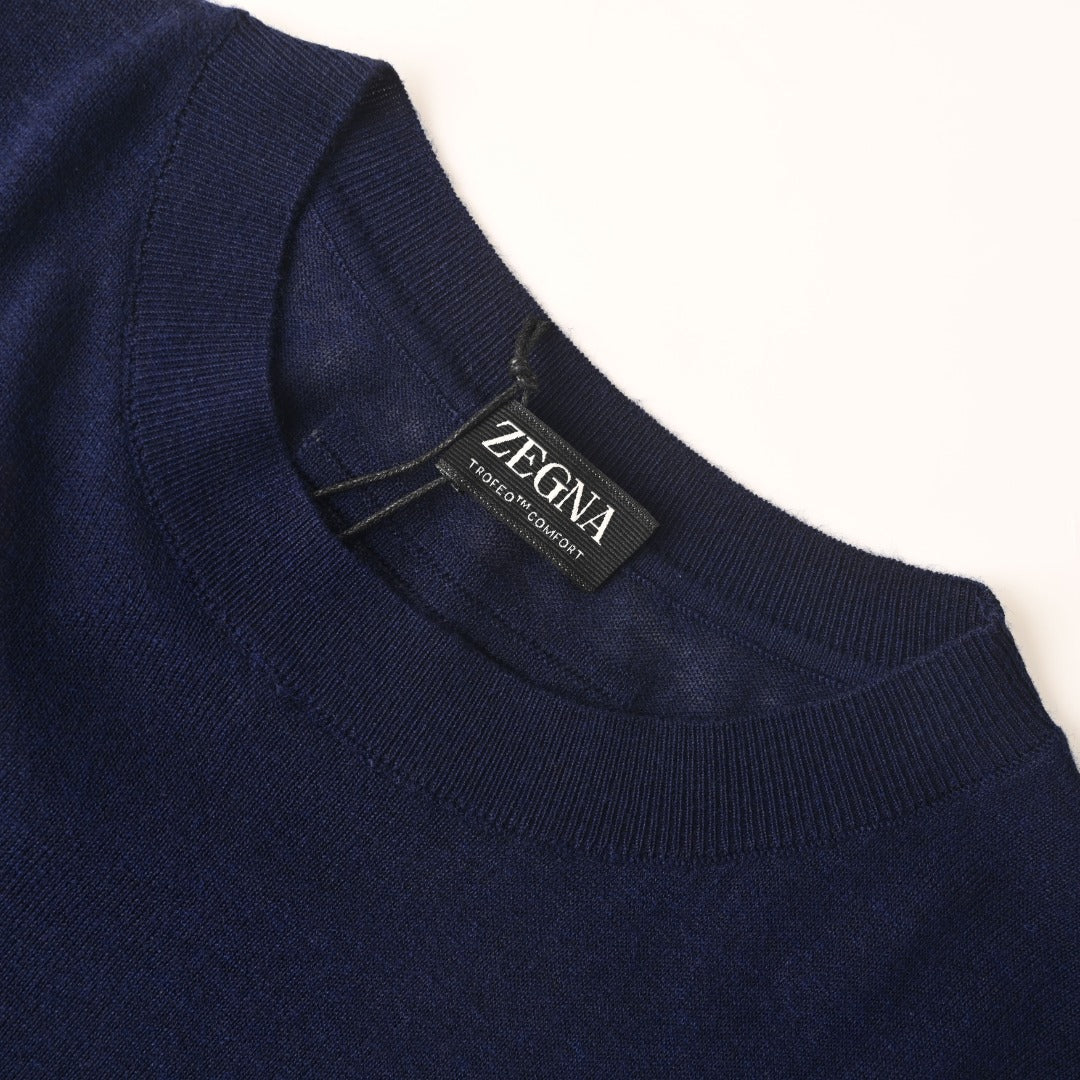 Fine-Knit V-Neck Short-Sleeve Sweater in Navy