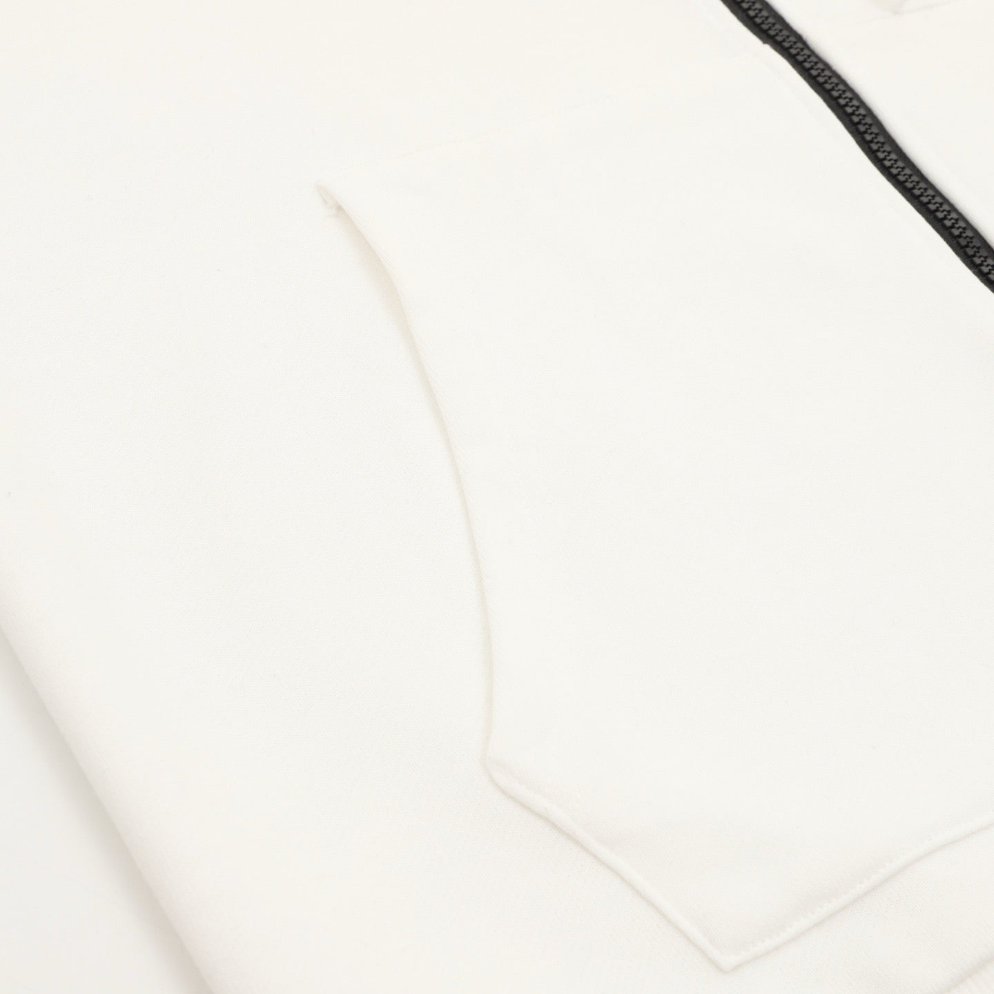 Stone Island Sleeve Patch Hooded Zip-Up Jacket | White Contrast Zip Casual Outerwear